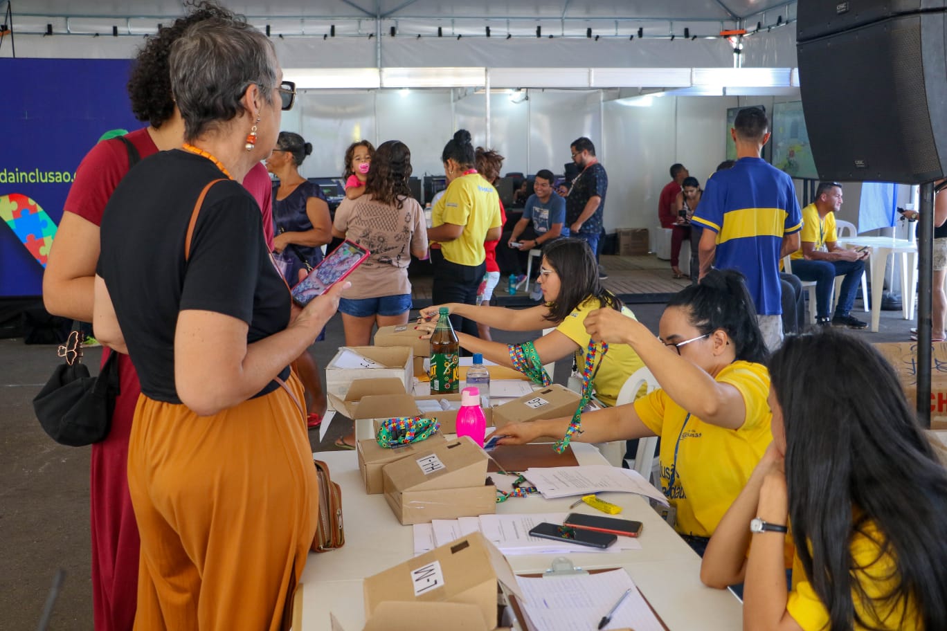 Carreta da Inclusão leva tecnologia e cidadania gratuita às cidades