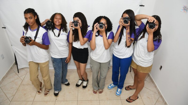 Mais de 200 jovens têm aulas de fotografia e marketing digital