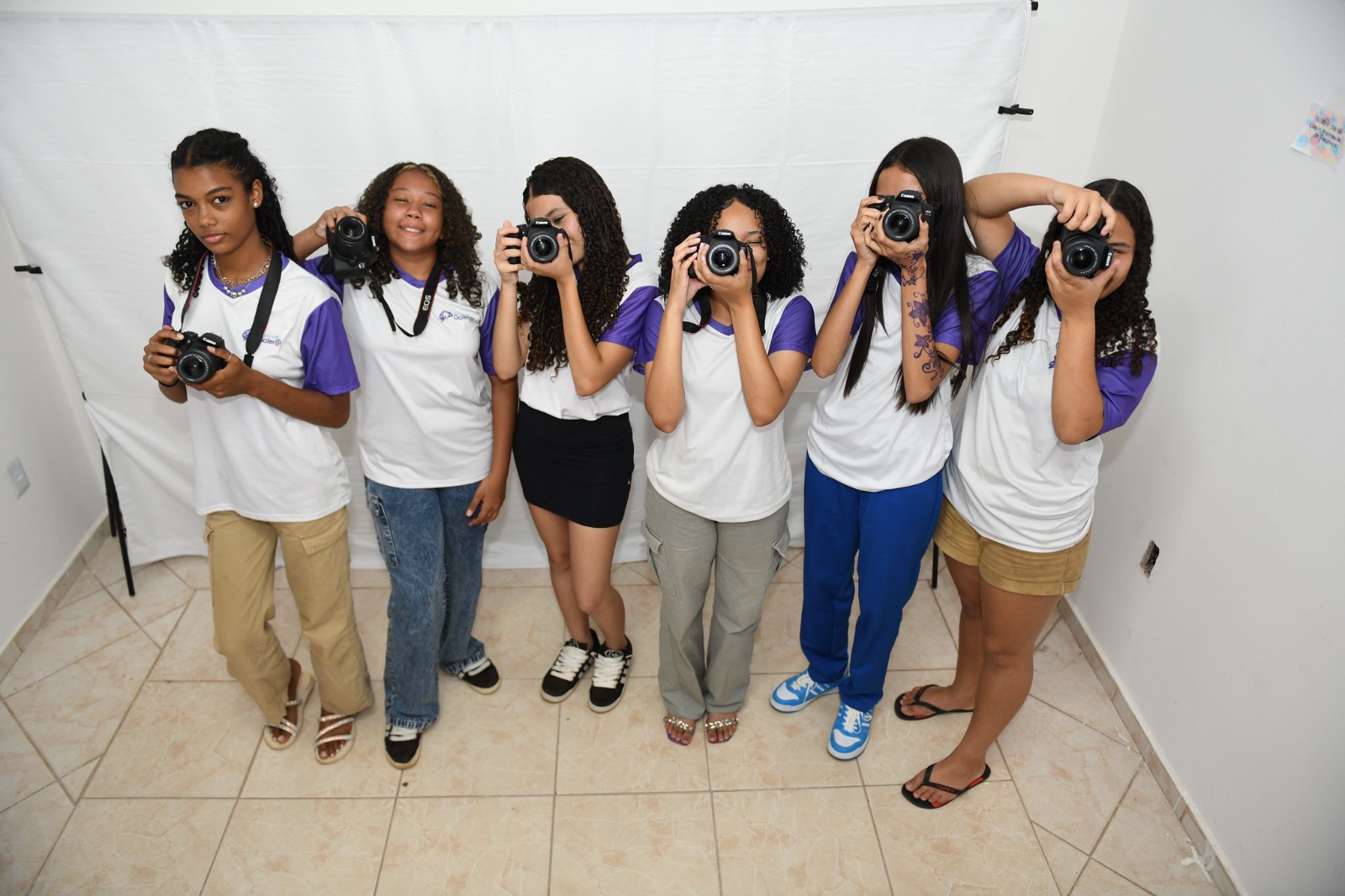 Mais de 200 jovens têm aulas de fotografia e marketing digital