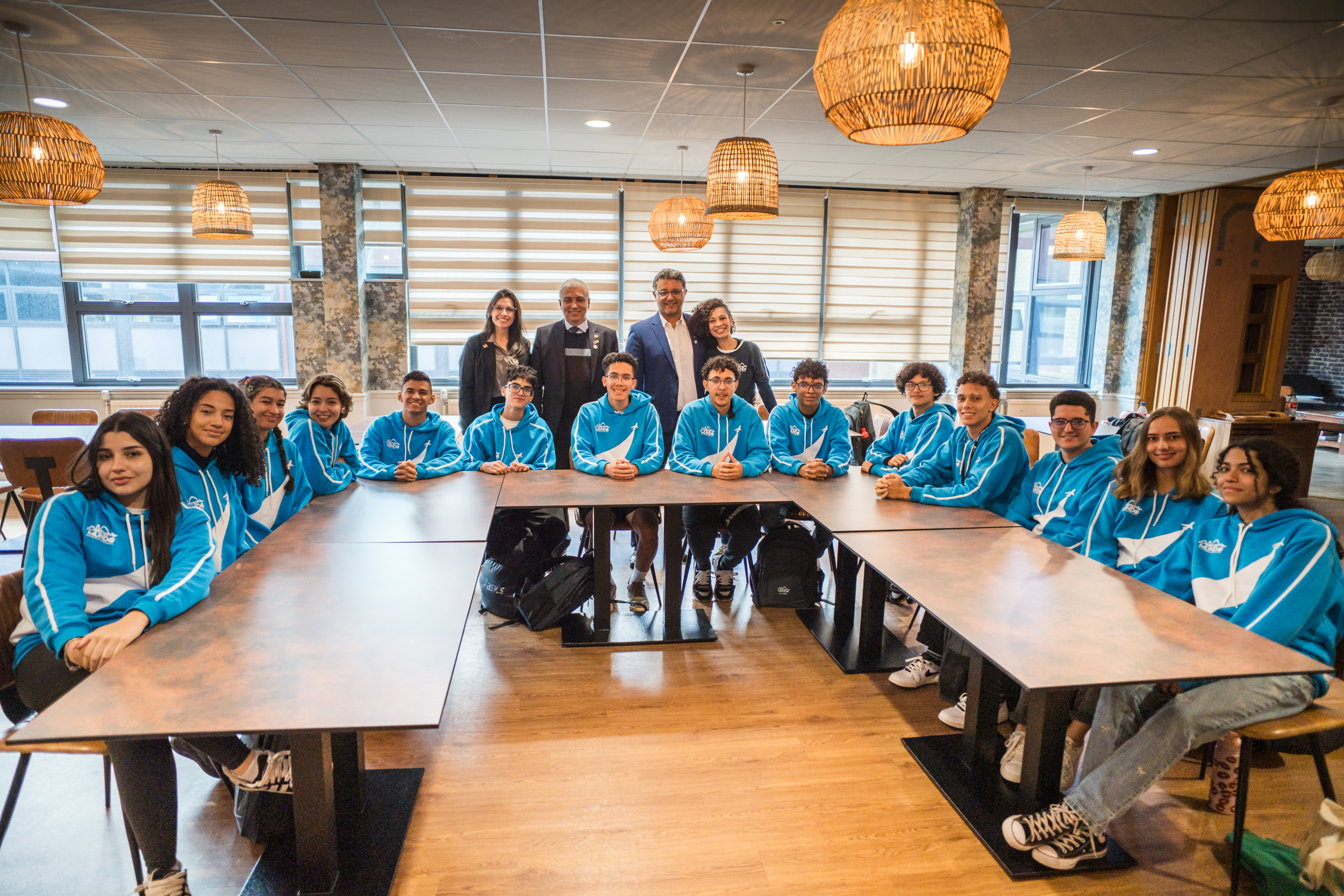 Alunos do DF aprendem sobre energia renovável no País de Gales