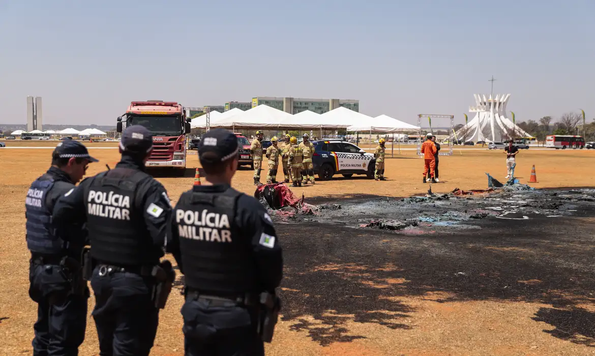 Suspeito de incendiar banheiros químicos na Esplanada é preso
