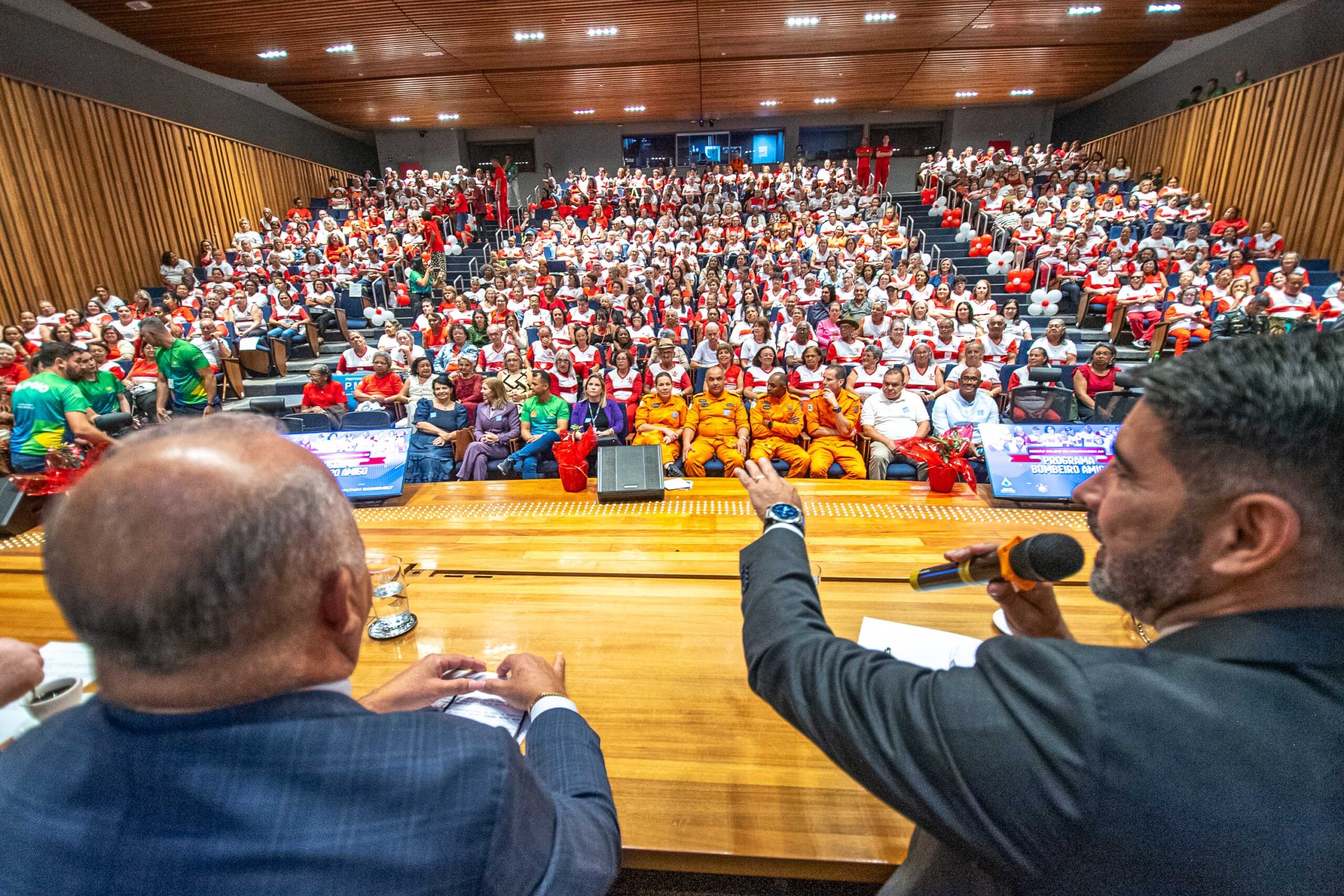 CLDF homenageia projeto que transforma a vida de idosos