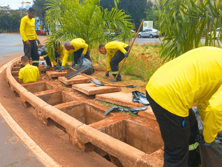 Mais de 320 bocas de lobo limpas no Plano Piloto