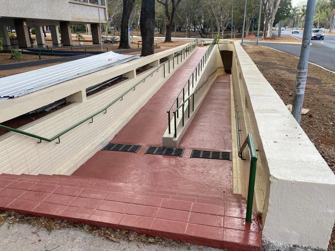 Passagem subterrânea da 104 sul está de cara nova