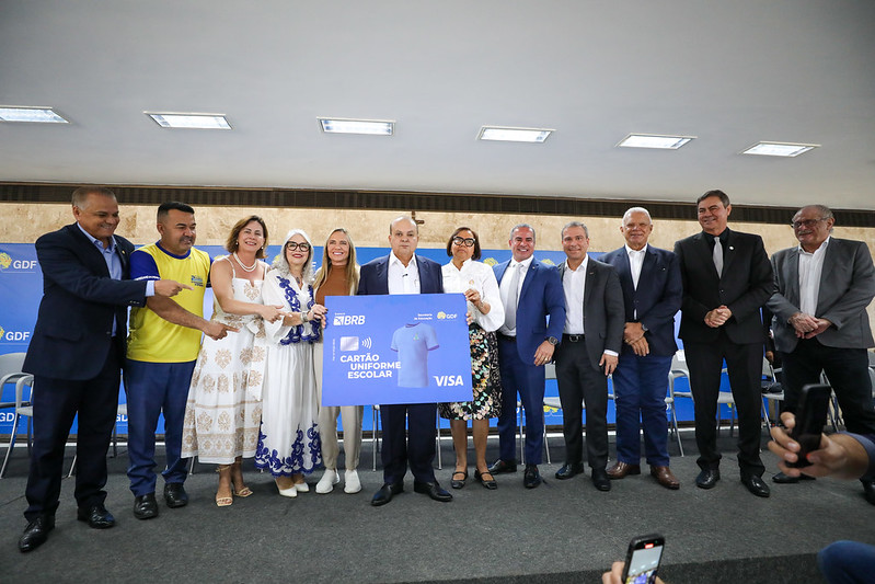 Cartão Uniforme Escolar é Sancionado no DF