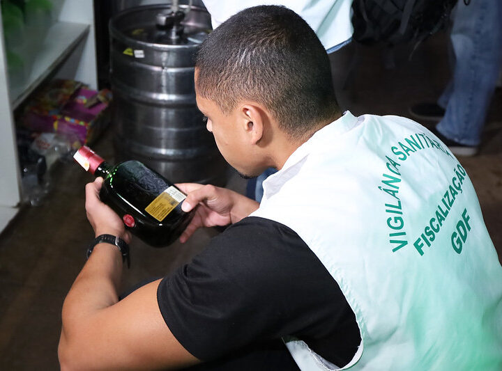 Vigilância Sanitária fecha laboratório clandestino de bebidas