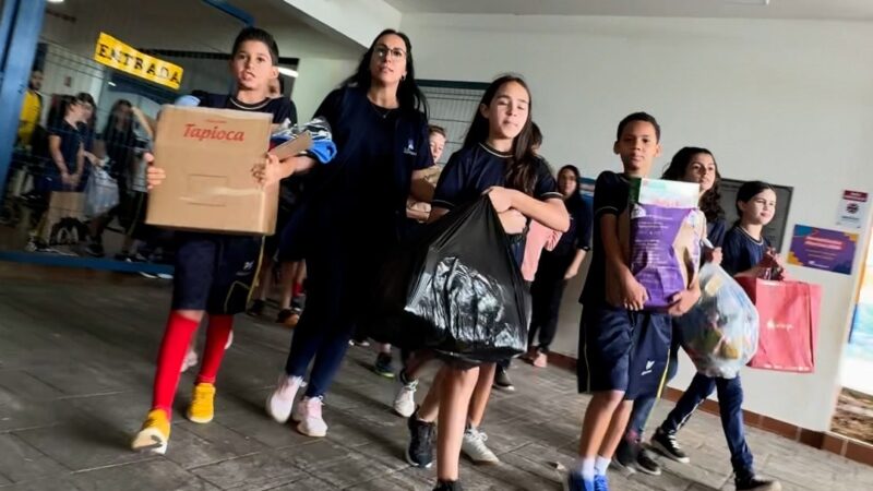 Crianças trocam brinquedos por plantas no ‘Vem Brincar Comigo’