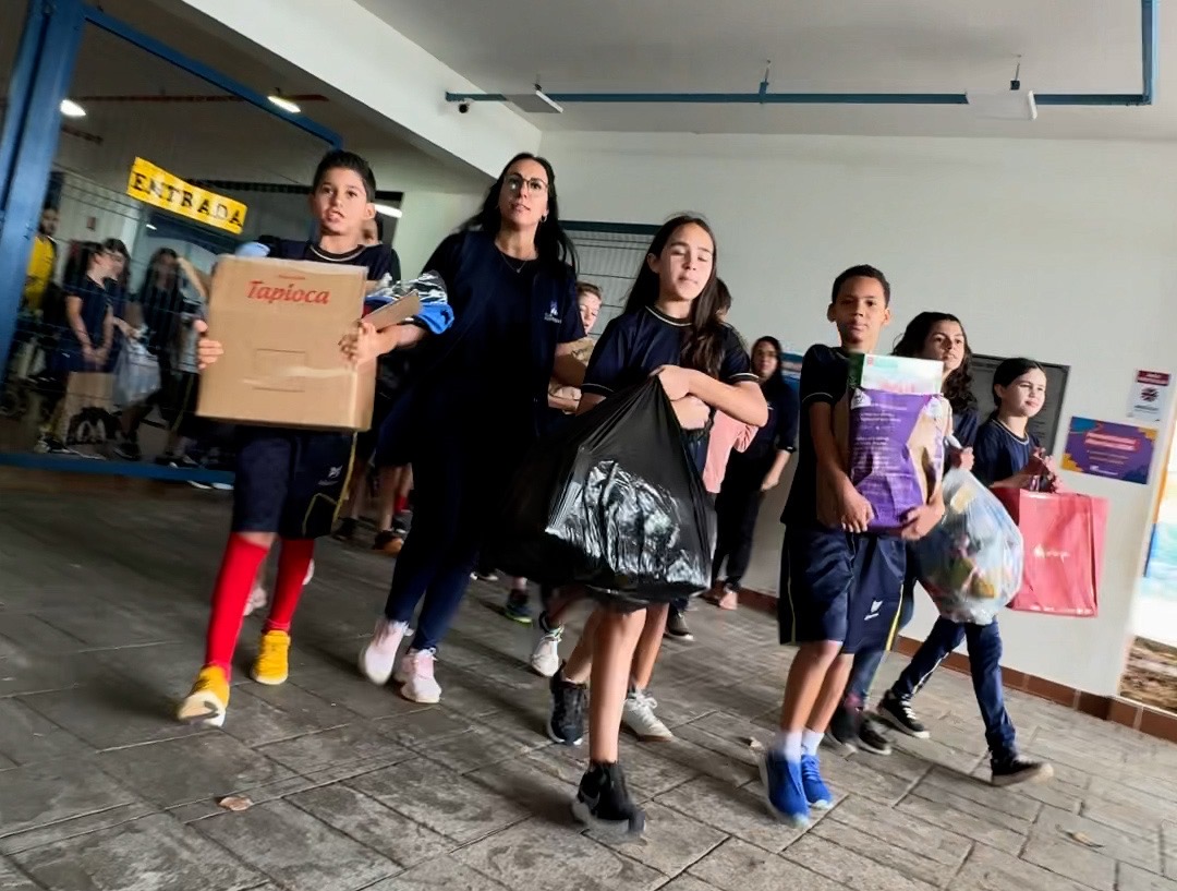 Crianças trocam brinquedos por plantas no ‘Vem Brincar Comigo’