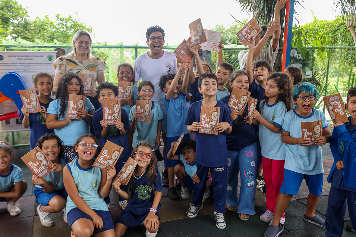 Projeto leva teatro, música e alegria para alunos do DF