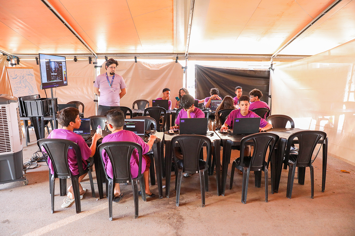 Projeto Brasil.IA leva cursos de inteligência artificial e games para o DF