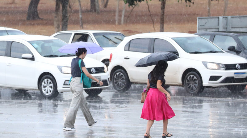 Chuva rápida e ventos fortes devem marcar a semana