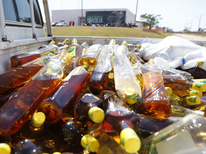 Vigilância Sanitária elimina mais de 15 mil litros de bebidas irregulares