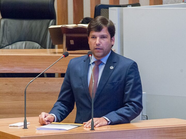 Deputado Robério Negreiros destina quase R$ 2 milhões em emendas