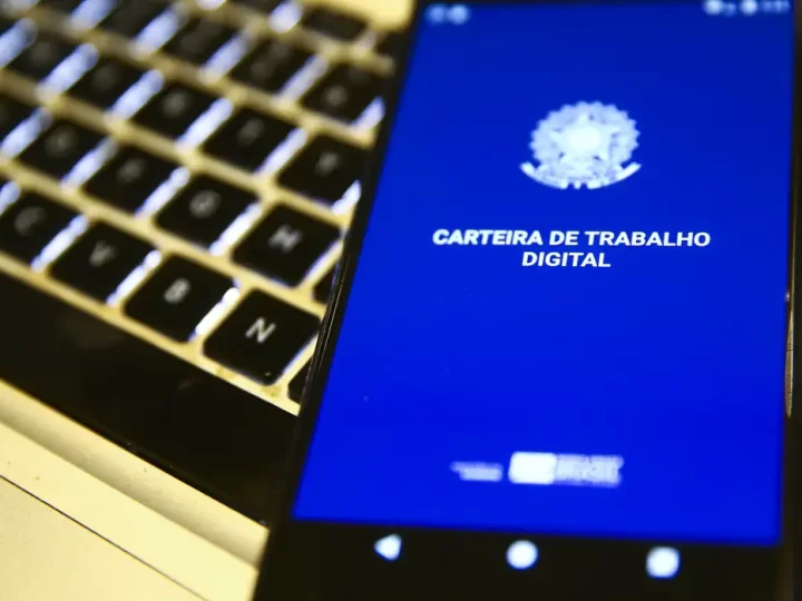 Vagas de emprego somam mais de 900 chances nesta segunda-feira