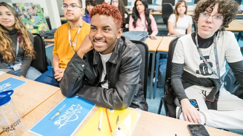 Aluno do DF leva a paixão ao Reino Unido pelo intercâmbio