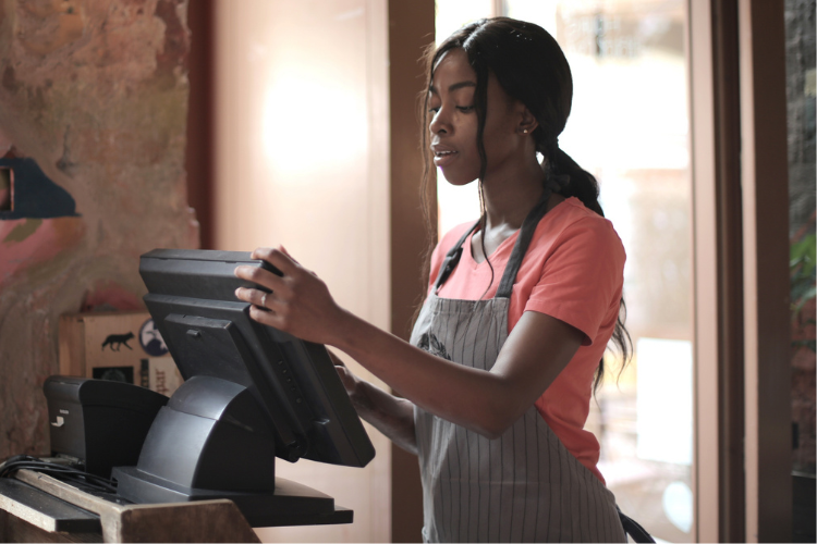 Vendas em bares e restaurantes caem 4,9% em setembro