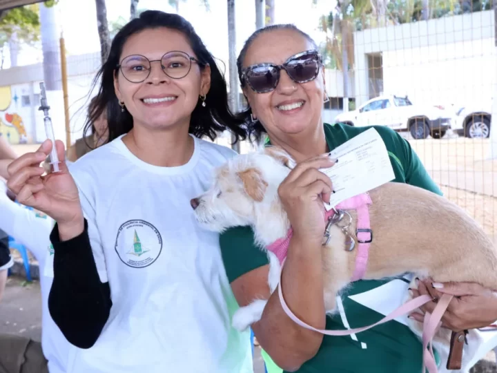 Sábado é dia de vacinação contra a raiva para cães e gatos no DF!