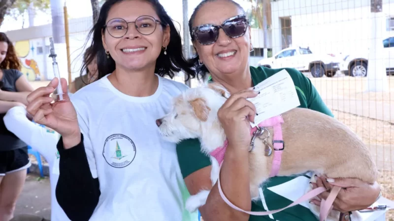 Sábado é dia de vacinação contra a raiva para cães e gatos no DF!