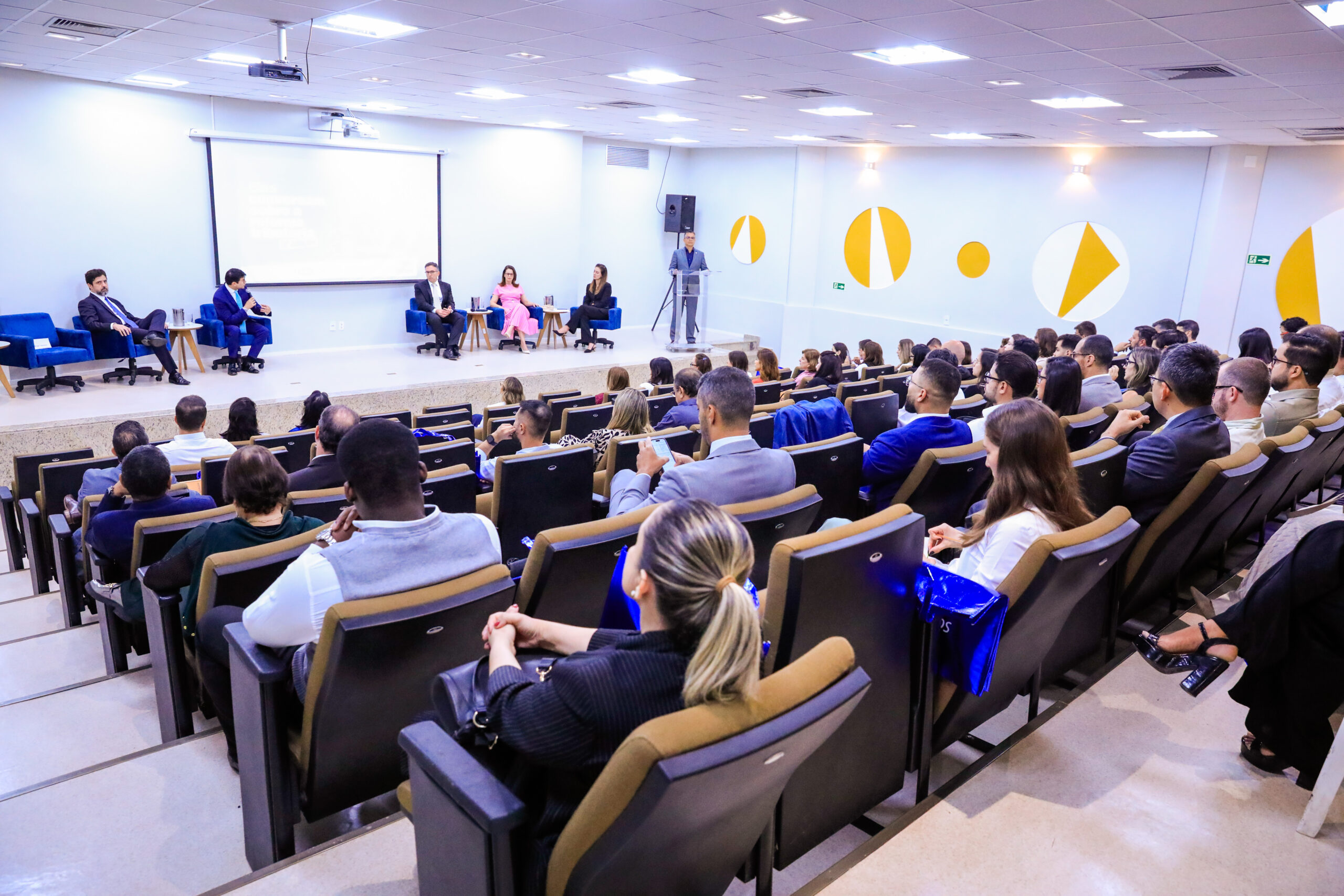 Mulheres do DF lideram debate com foco da Reforma Tributária