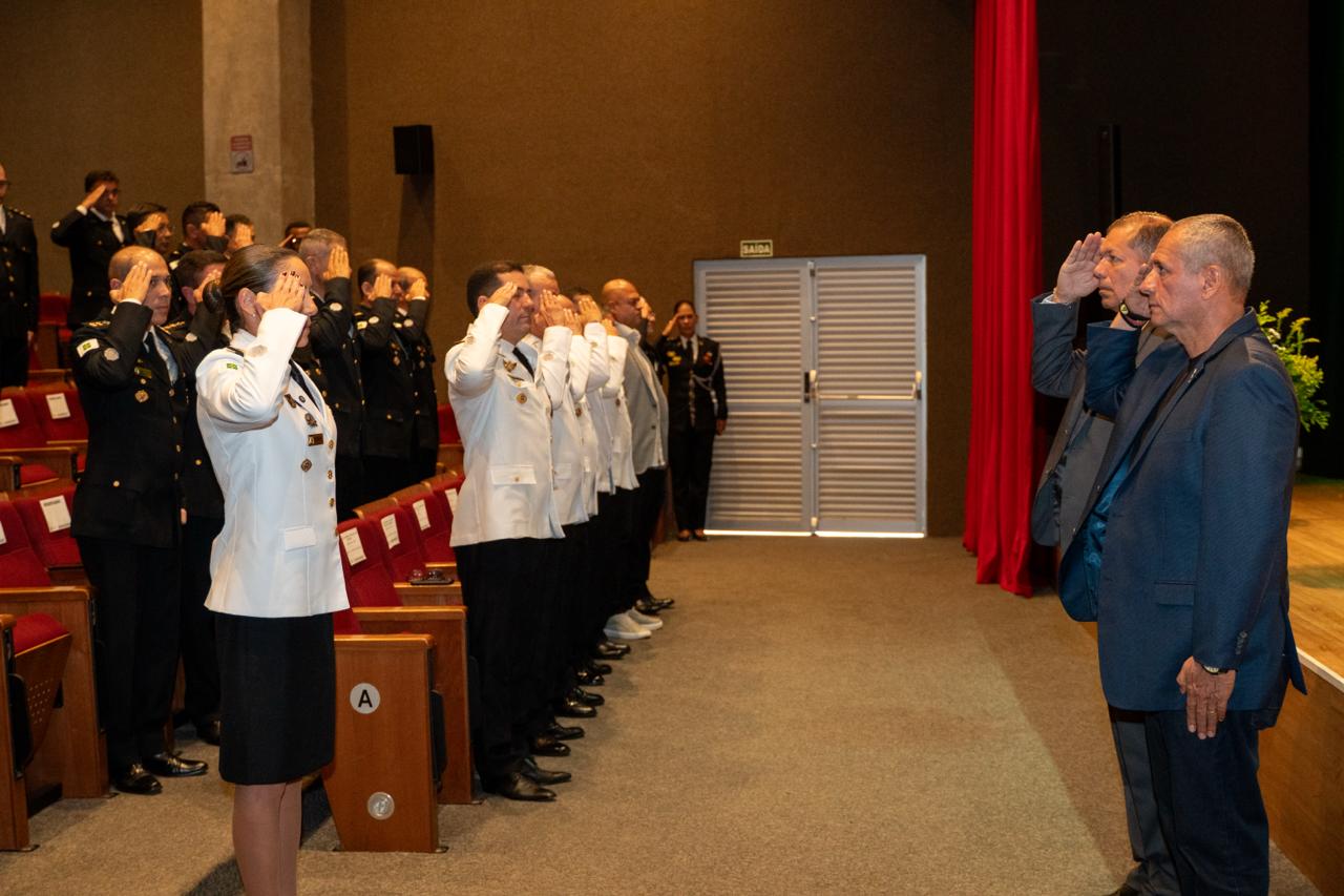Medalha Cruz de Sangue reconhece homenageia policiais