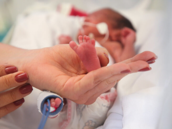 Entenda a campanha que salva bebês prematuros no DF