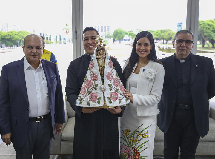 Imagem de Nossa Senhora de Nazaré inicia peregrinação no DF