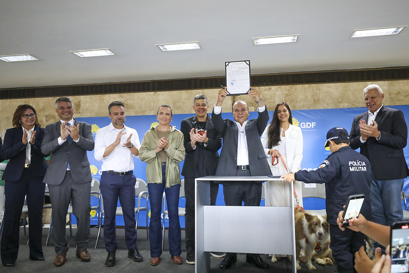 GDF lança cartões ração e castração para protetores de animais