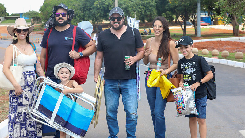 Famílias comemoram a volta da Stock Car a Brasília