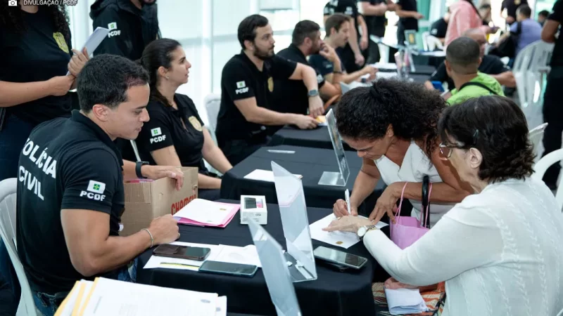 PCDF devolve mais de 300 celulares roubados no DF