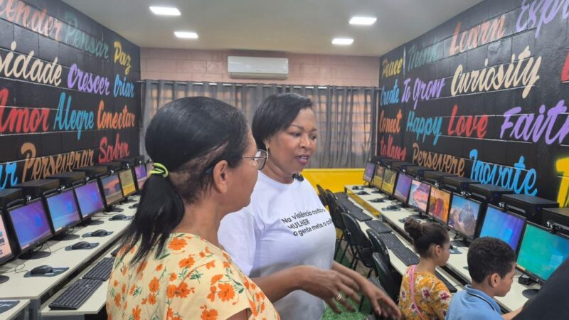 Doutora Jane inaugura laboratório de informática no Itapoã