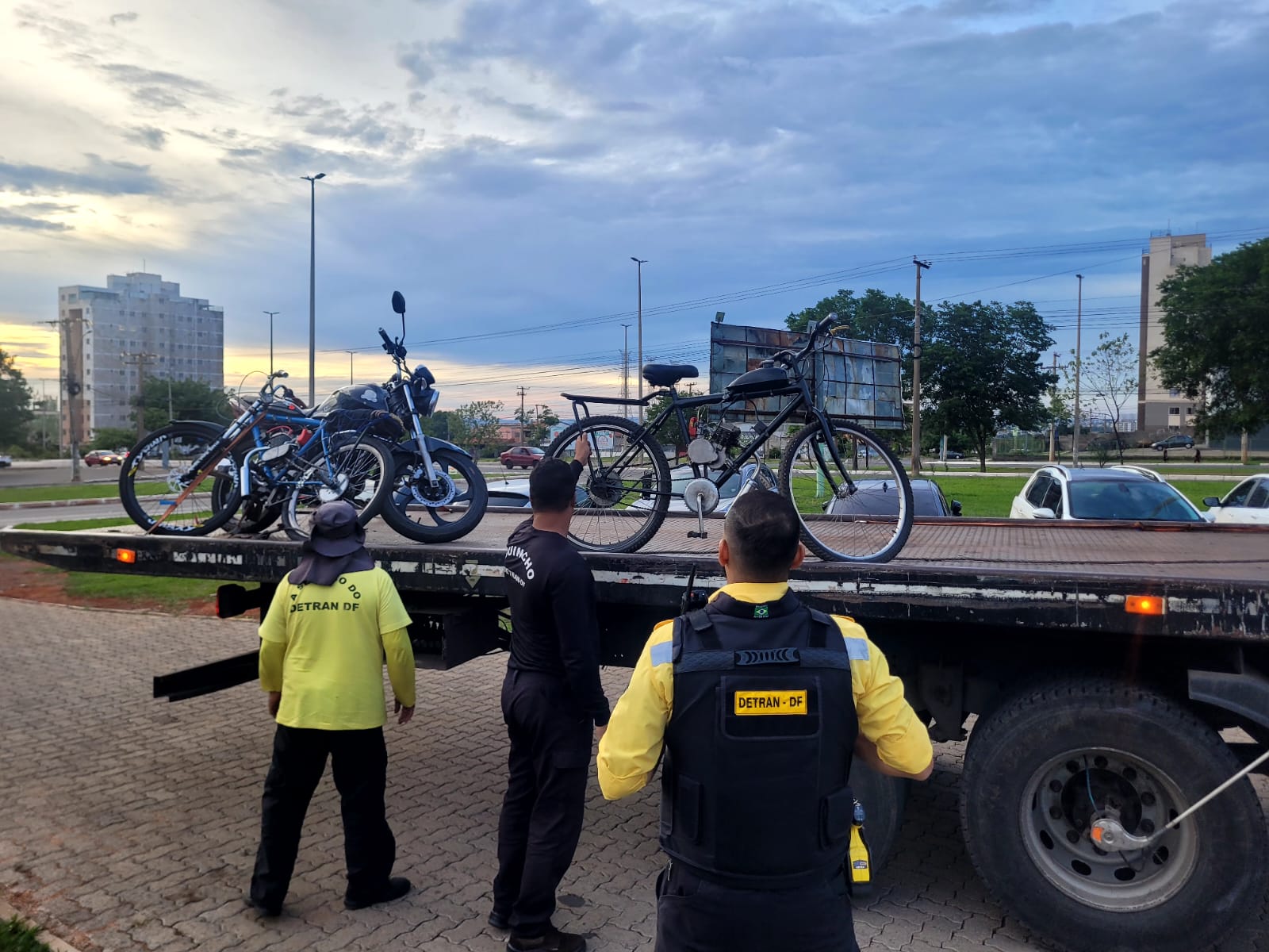 Detran-DF registra 54 infrações e ação contra ciclomotores