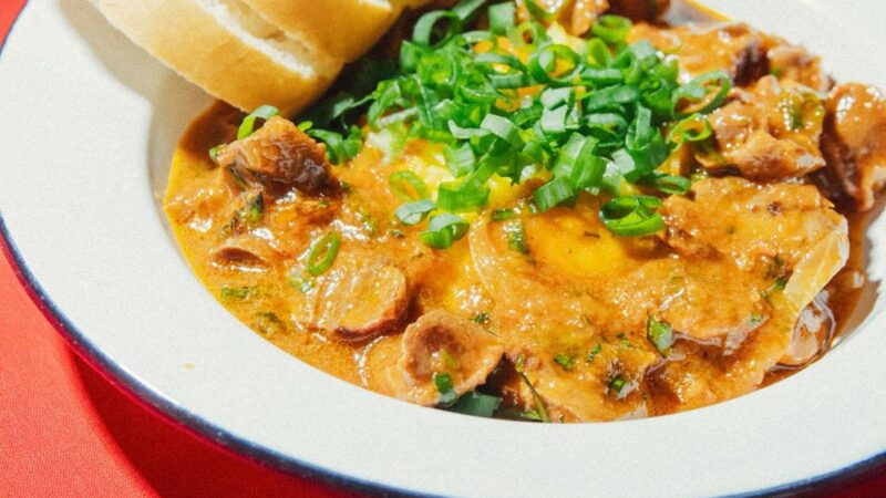 Petiscos e drinques criativos no Estufa Botequim na asa norte