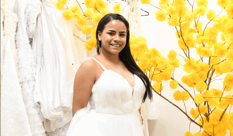 Casais do Casamento Comunitário escolhem trajes para o grande dia