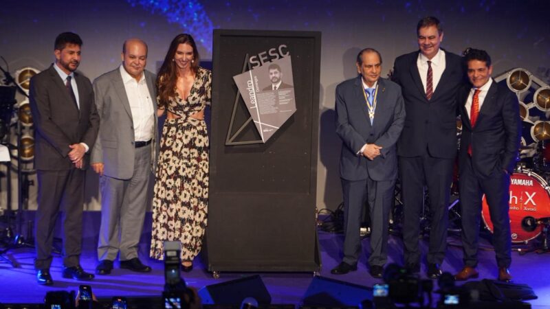 Sesc-DF inaugura sede histórica com show de Chitãozinho e Xororó