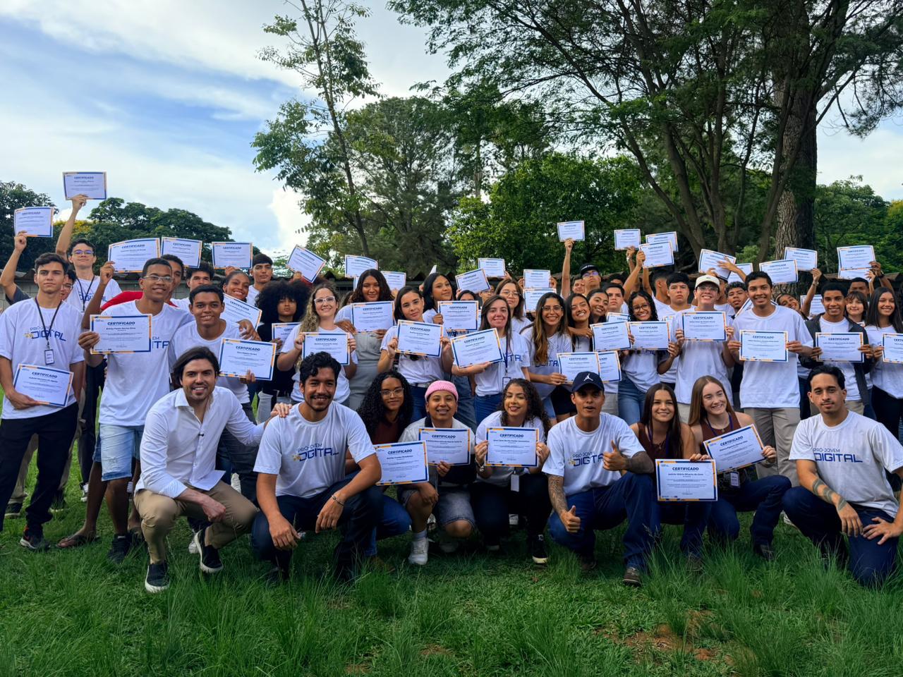 Pró-Jovem Digital forma mais de 600 estudantes no DF