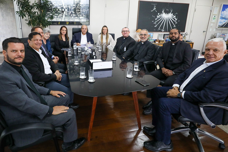 GDF entrega escritura ao Seminário Redemptoris Mater