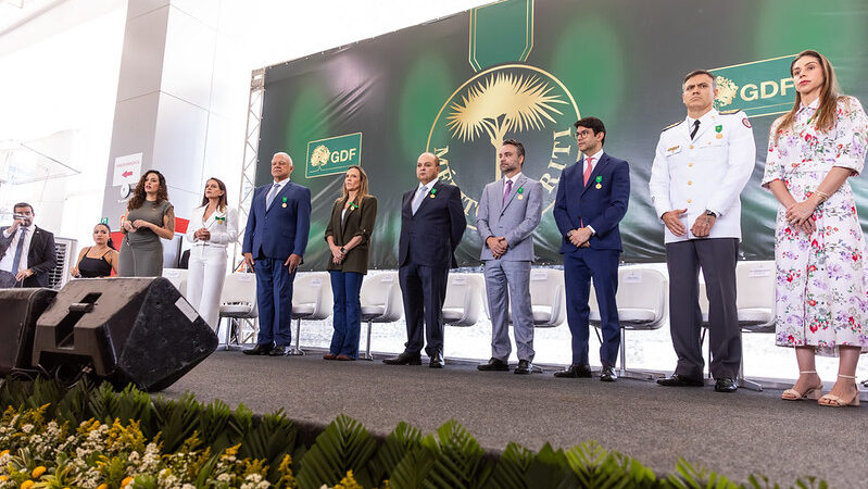 GDF homenageia 356 pessoas com a medalha do Mérito Buriti