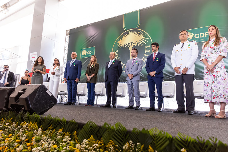 GDF homenageia 356 pessoas com a medalha do Mérito Buriti
