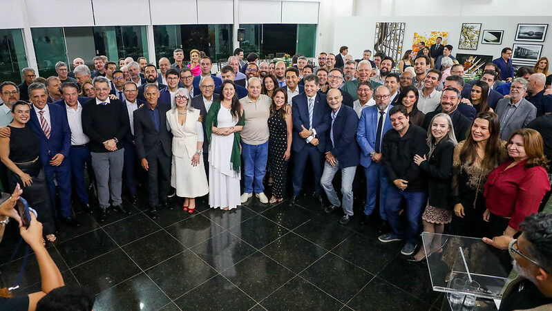 Ibaneis reúne secretários e gestores em jantar de confraternização