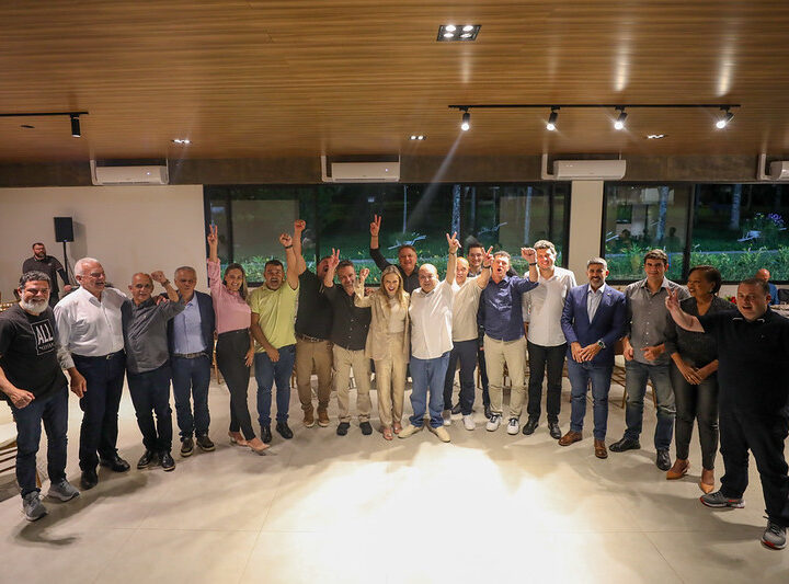 Ibaneis e Celina reúnem deputados da base aliada em jantar