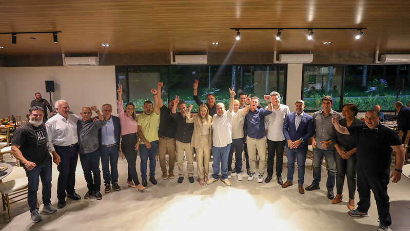 Ibaneis e Celina reúnem deputados da base aliada em jantar