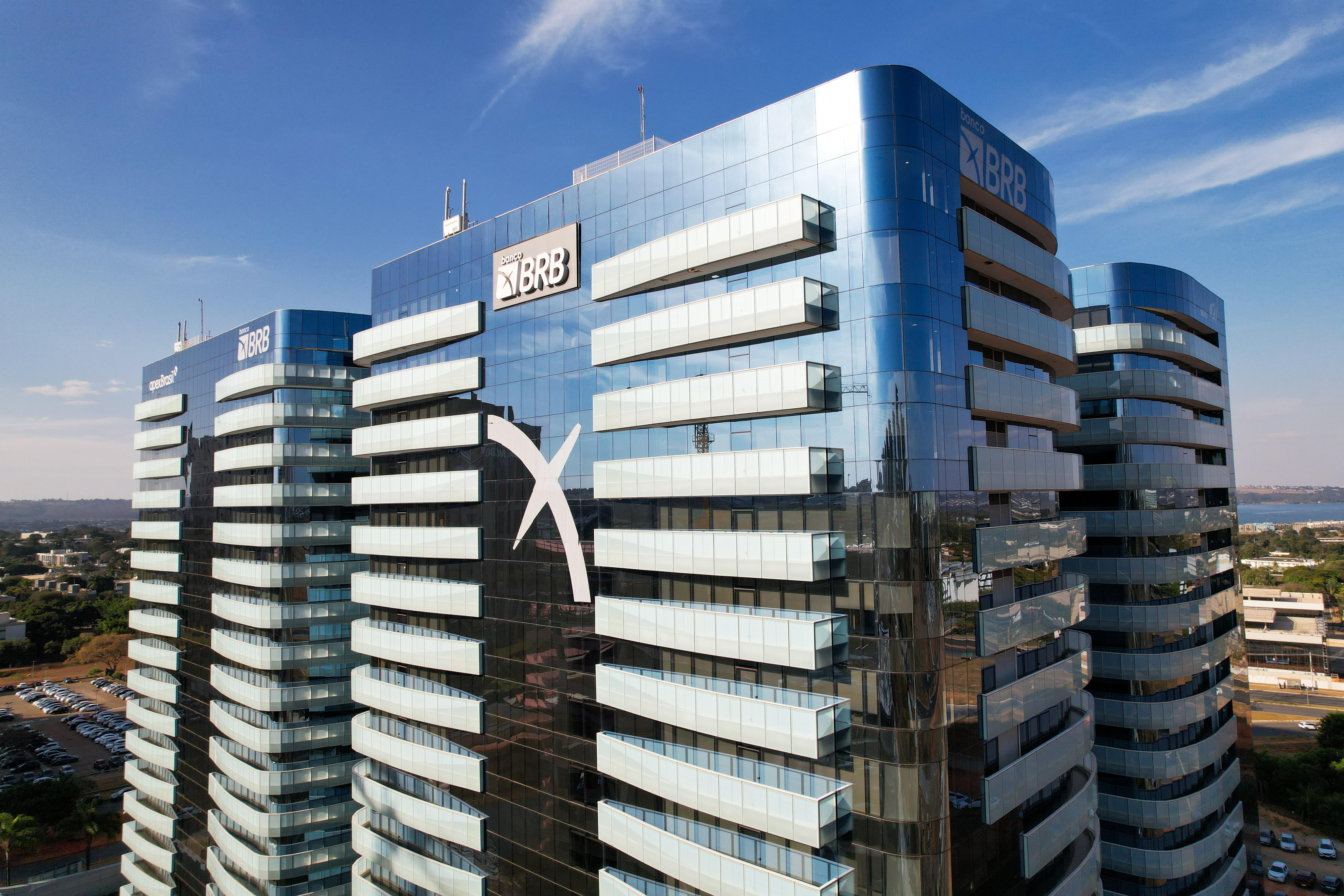 Banco amplia programas sociais e devolve Autódromo aos brasilienses