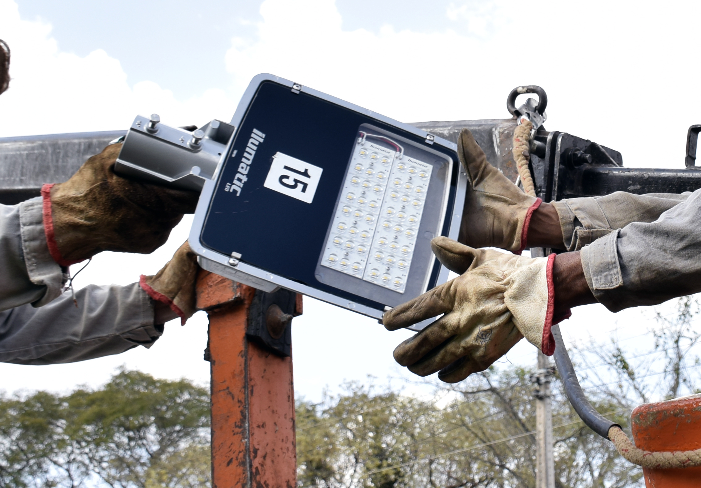 Quase 100% da cidade com LED, mais segurança e economia