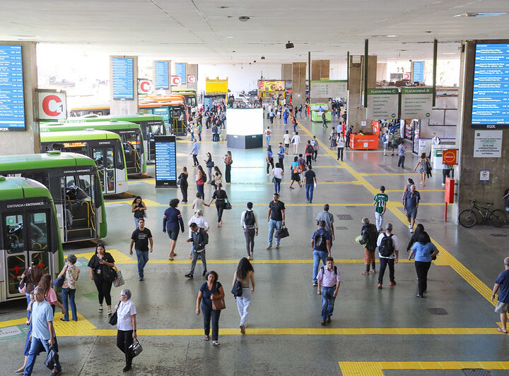 Confira os horários de ônibus e metrô para o Réveillon no DF