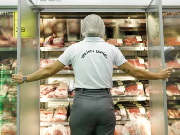 Vigilância Sanitária retira de circulação 2,5 toneladas de alimentos