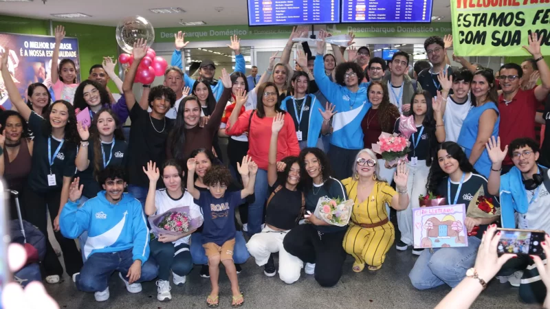 Última turma do Pontes para o Mundo retorna do Reino Unido