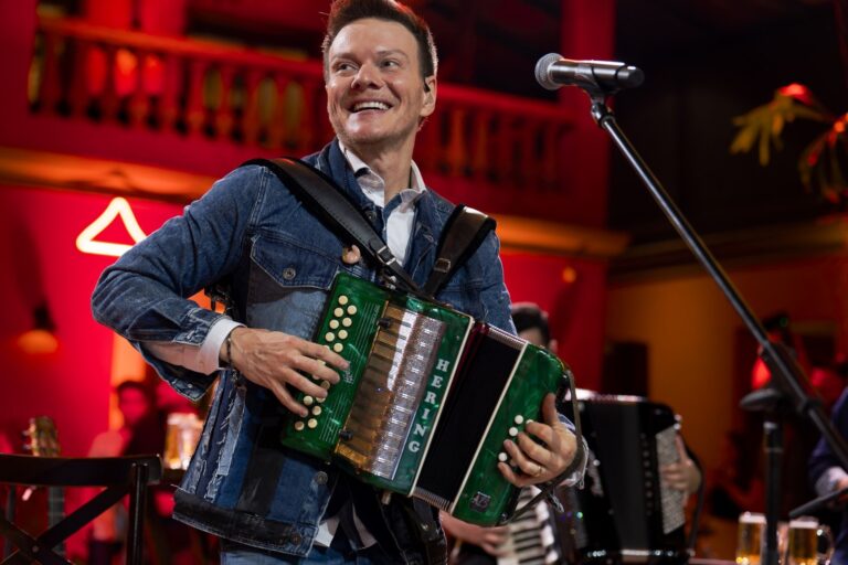 O cantor Michel Teló se apresenta no Nosso Natal nesta sexta (19), às 19h50; a entrada é gratuita | Foto: Divulgação