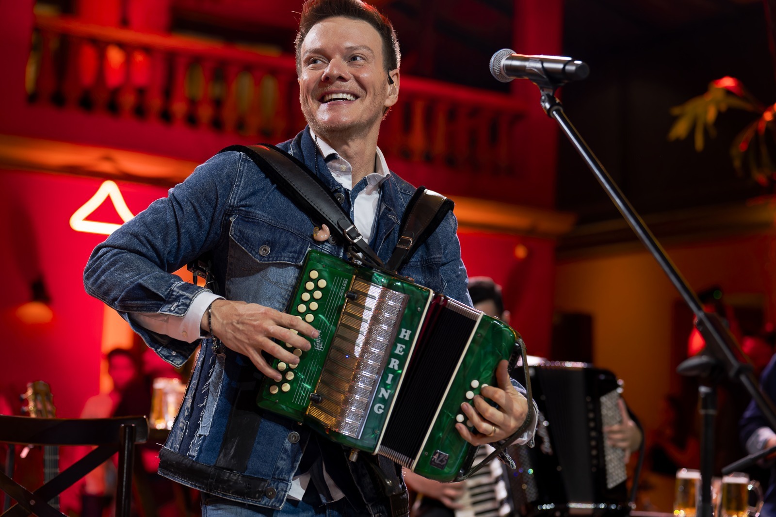 Michel Teló faz show gratuito no Nosso Natal 2025