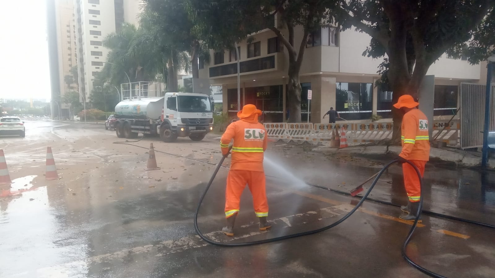 SLU garante limpeza do Setor Hoteleiro após implosão do Torre Palace