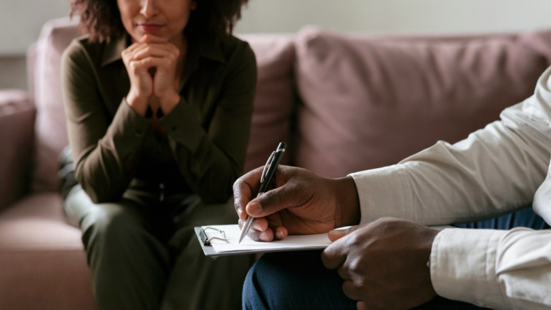 Como o desequilíbrio hormonal afeta sua saúde mental